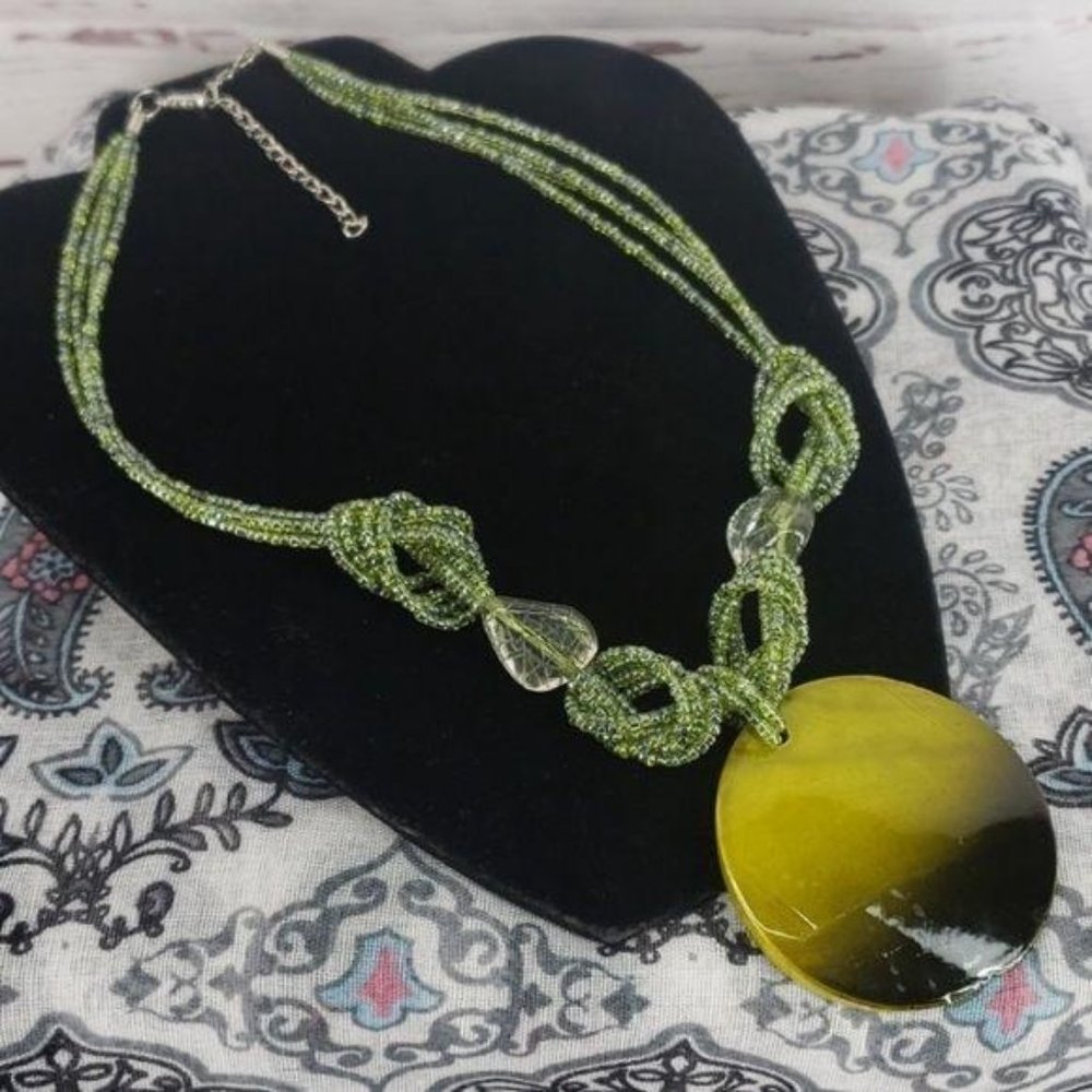 Green Ombré Shell Pendant Beaded Necklace